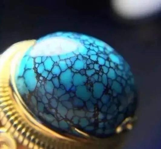 乌兰花原矿绿松石图片大全,乌兰花绿松石的优点和缺点