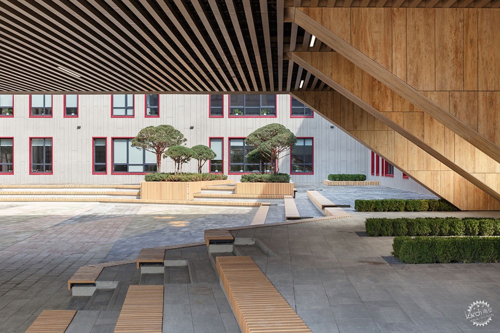 斑斓世界中的一抹白——基辅GymnasiumА+学校