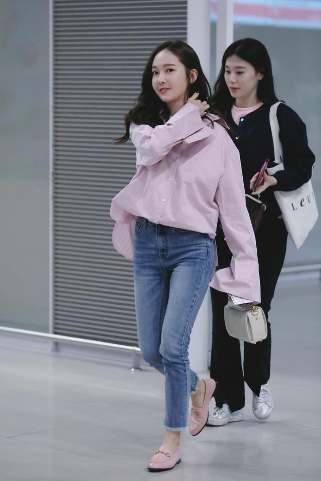 郑秀妍皮衣长靴,郑秀妍皮衣配运动裤