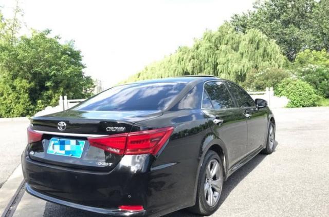 丰田皇冠省油吗,新款丰田皇冠油耗高
