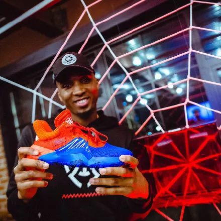 米切尔要求阿迪达斯出签名鞋,阿迪达斯米切尔最新款篮球鞋