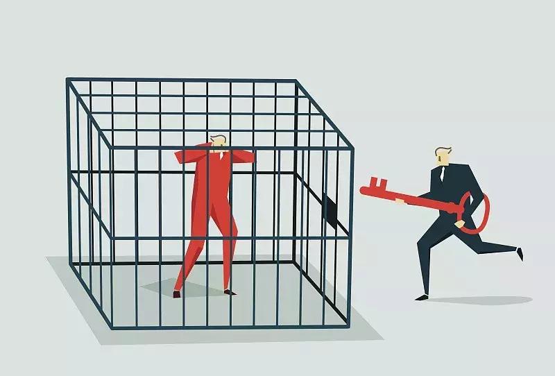 警方通报女孩被关笼子,女童被关笼子后续