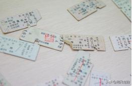 从硬纸板到刷脸进站从通宵排队到移动支付火车票40年变迁记！