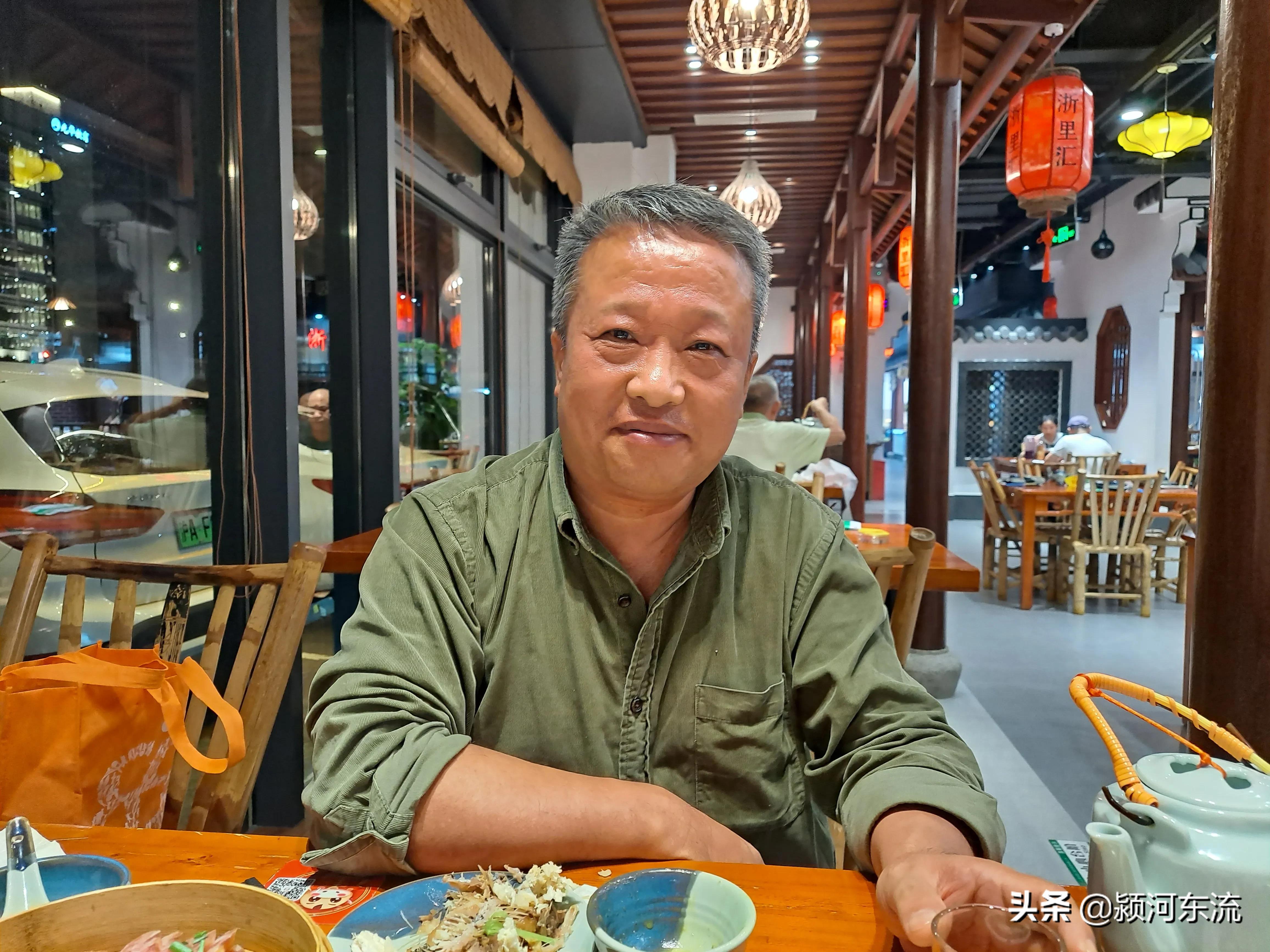 刘福建与他的钢笔画