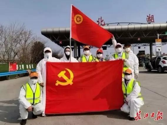 到一线,汲取奋进力量展现青年担当