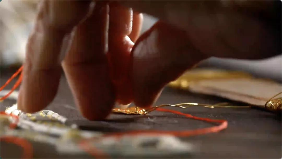 一座是工艺“潮”城，一座是设计“潮”城：潮绣的华丽转身