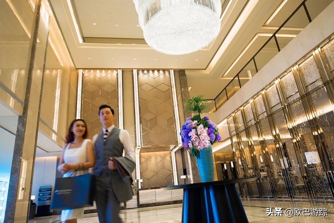 魔都四叶草洲际酒店，享缤纷自助大餐，国庆畅玩快闪啤酒节