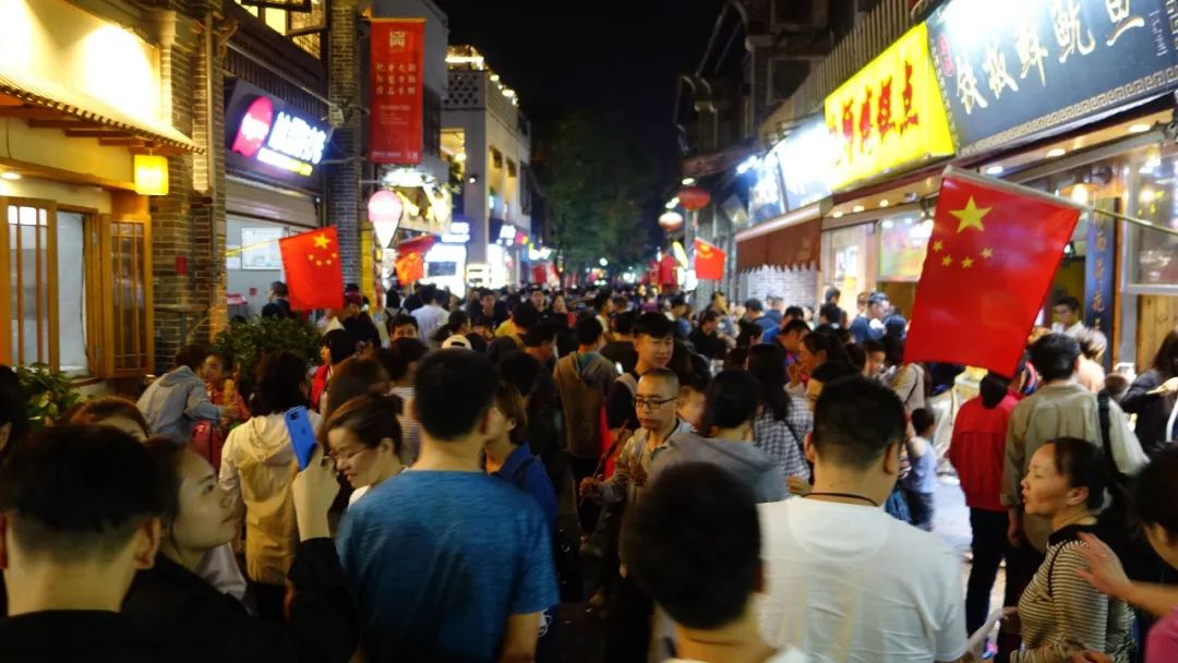 济南这座城市带来了太多的回忆,济南是一座四季美如画的城市