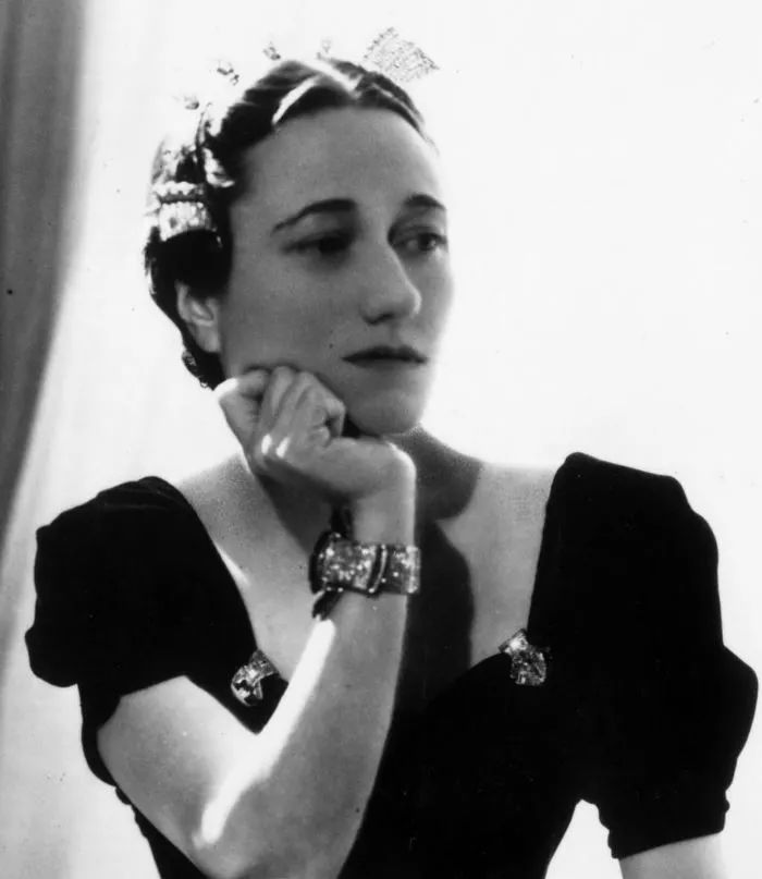 温莎公爵夫人拥有的经典珠宝,2010年温莎公爵夫人珠宝系列拍卖