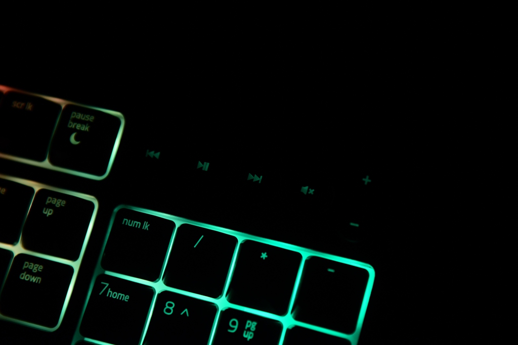 razer雷蛇萨诺狼蛛v2幻彩背光,游戏膜测评安卓