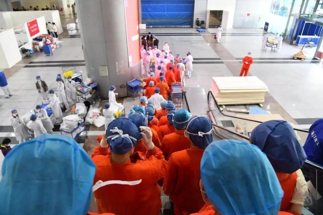 用镜头将瞬间定格永恒,镜头定格感动影像凝聚力量