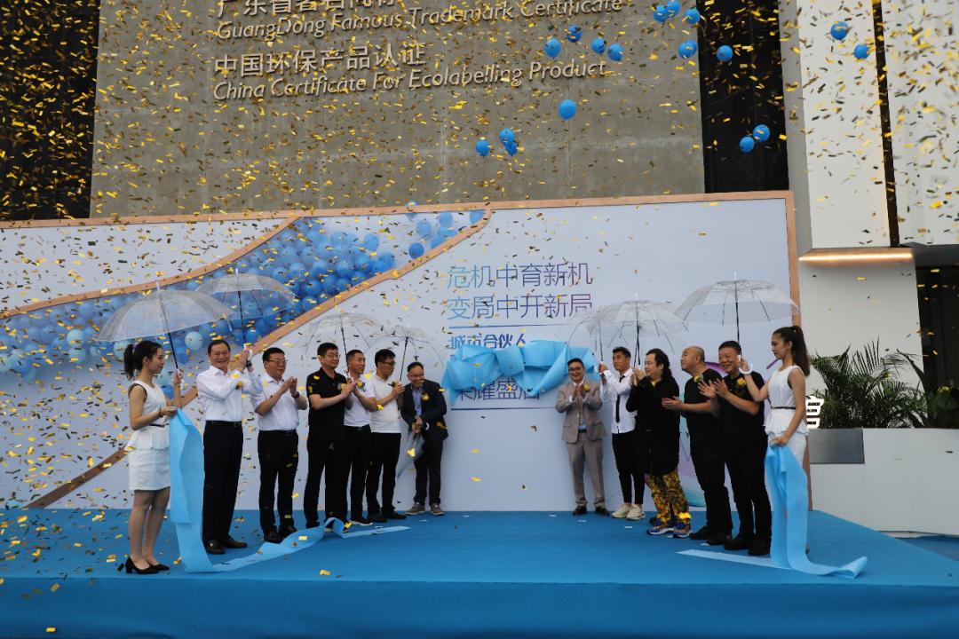 成品家具品牌做整装,成品家具企业转型做定制