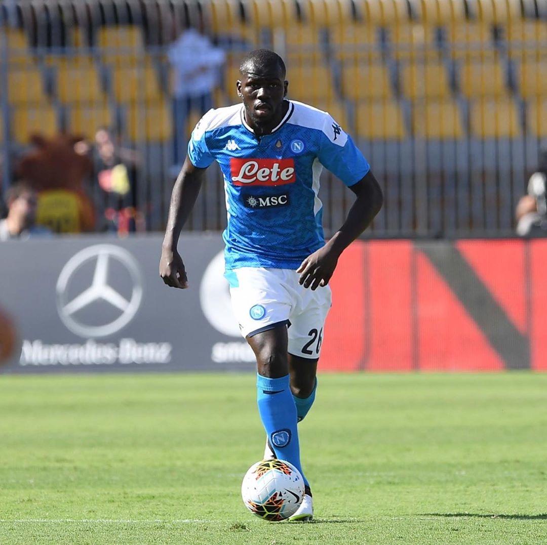 英超争冠悬念渐明朗,英超终极之夜曼城让2追3逆转夺冠