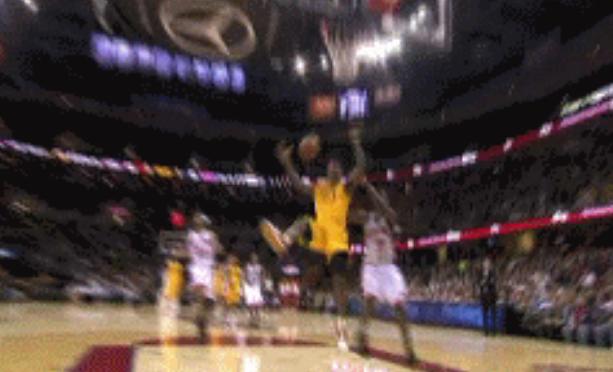 詹姆斯被恶犯打进球,詹姆斯生涯十大恶犯集锦