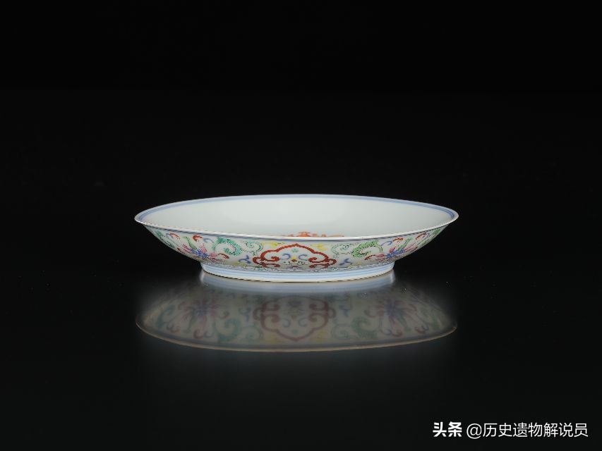 清代官窑单色釉瓷器珍品图片,馆藏乾隆粉彩缠枝花卉