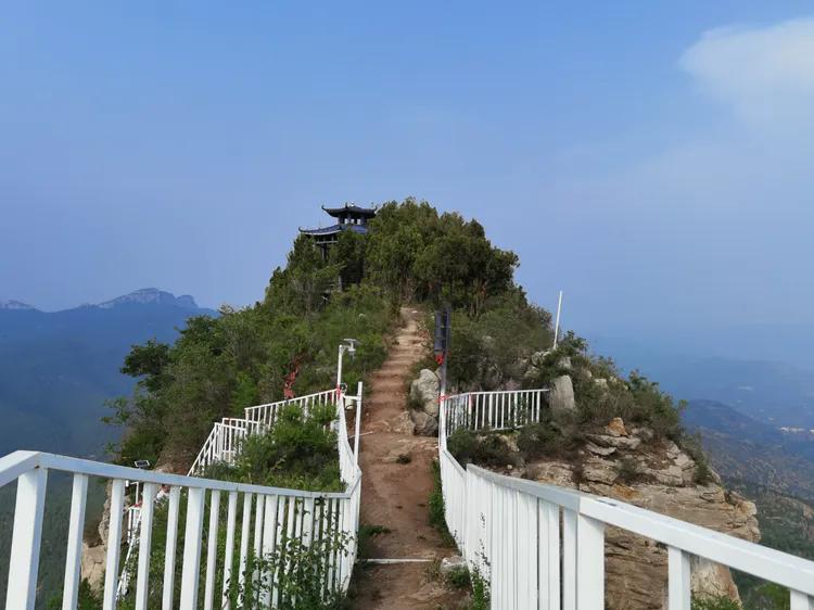 济南灵岩大佛山景区,济南灵岩寺大佛风景区