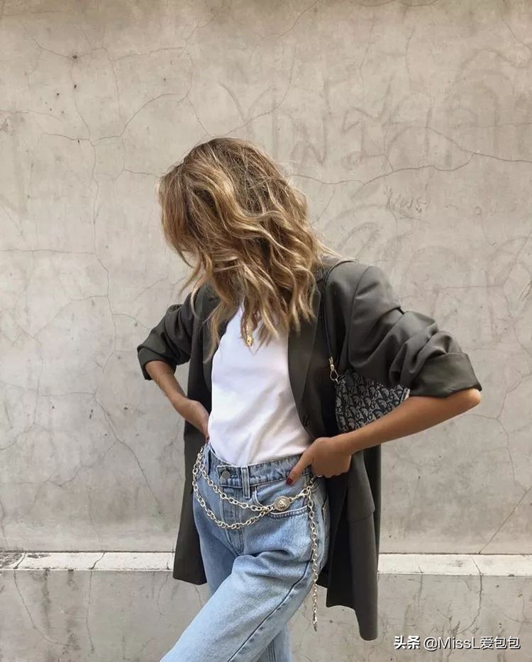 有哪些手袋既经典又时髦呢,时髦氛围感的必备单品迷你手袋