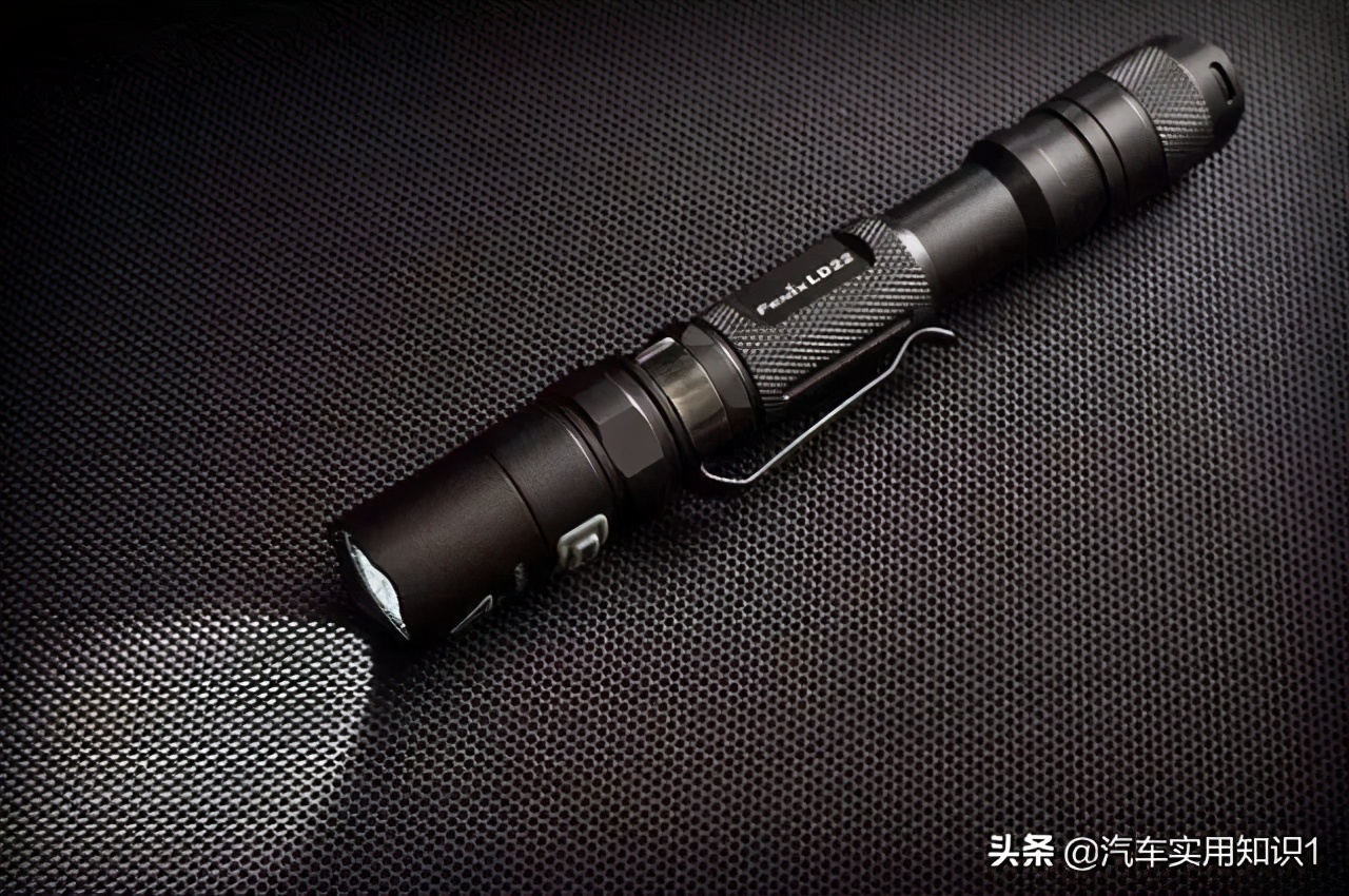 买车后车内必买的几样小东西,买新车后车上必备的十样物品