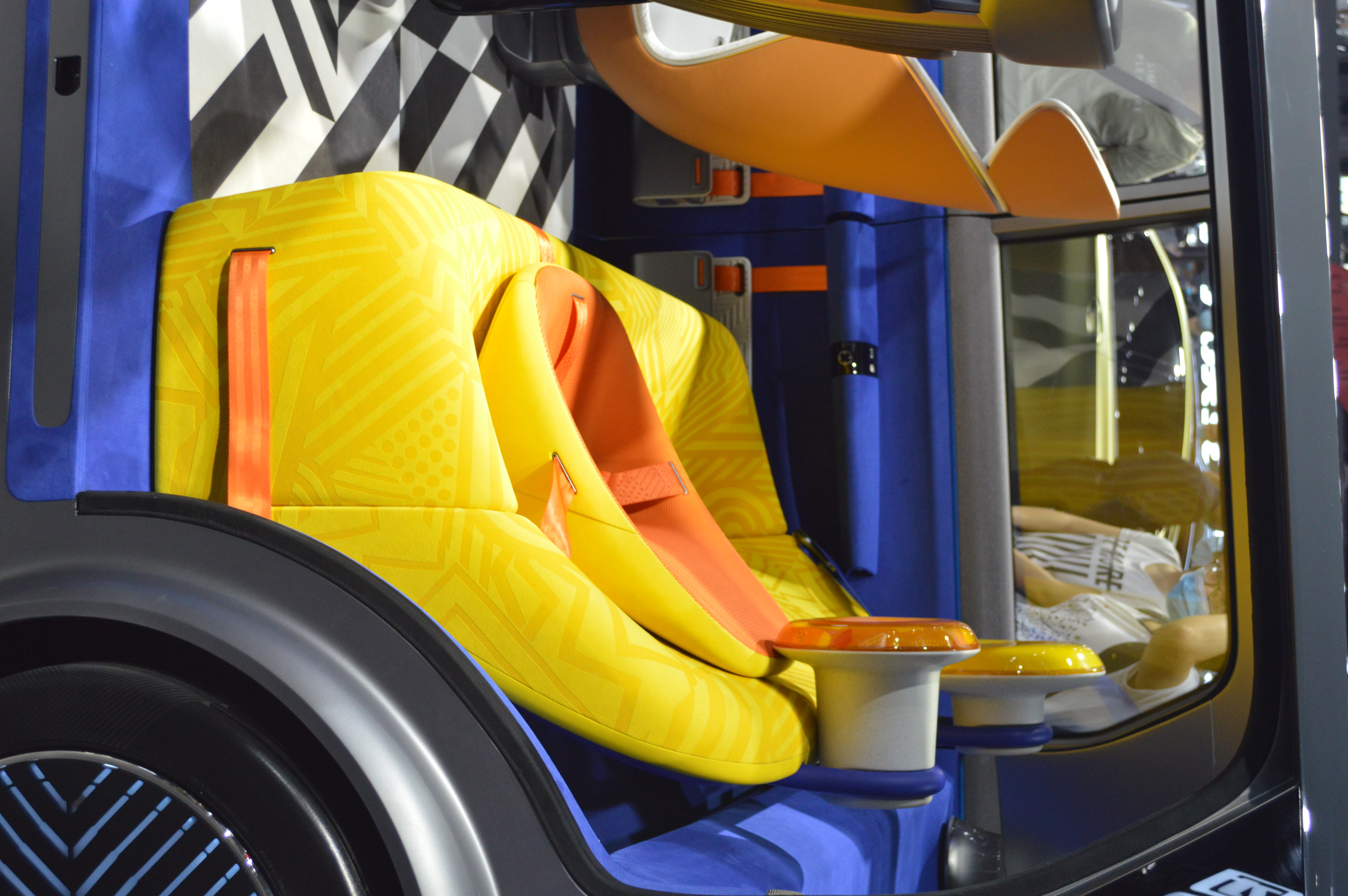 广州车展车模小姐姐,2019上海国际车展广汽传祺车模