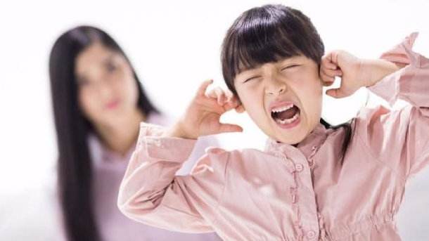 孩子打碎邻居玻璃,男孩儿14岁砸别人家玻璃怎么处理