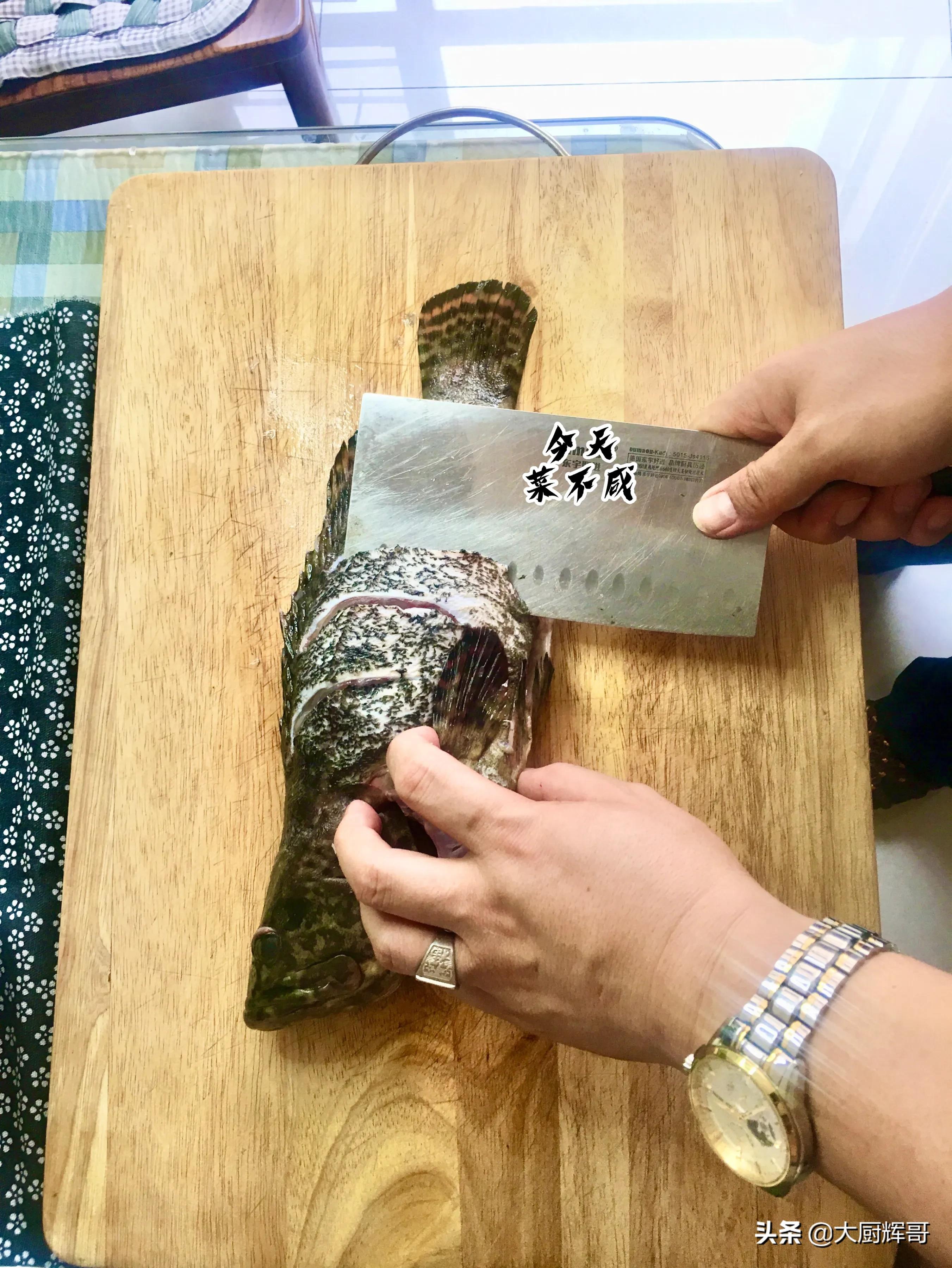 清蒸石斑鱼需要蒸多长时间和做法,清蒸石斑鱼蒸多久熟