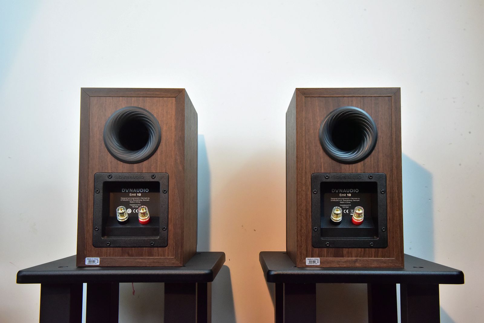 大众买得起的丹拿书架箱上手：仅靠技术细节就足以验明正身