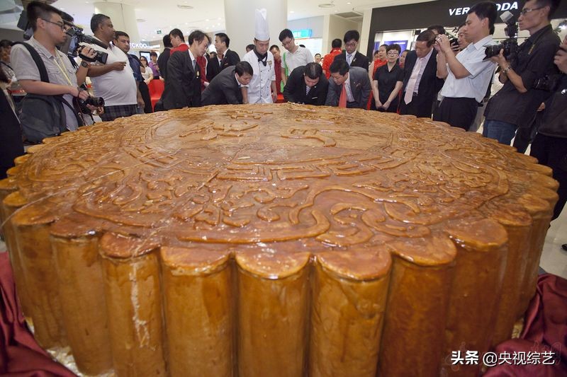 大腿颠球100下,10岁少年创造一小时交替颠球纪录