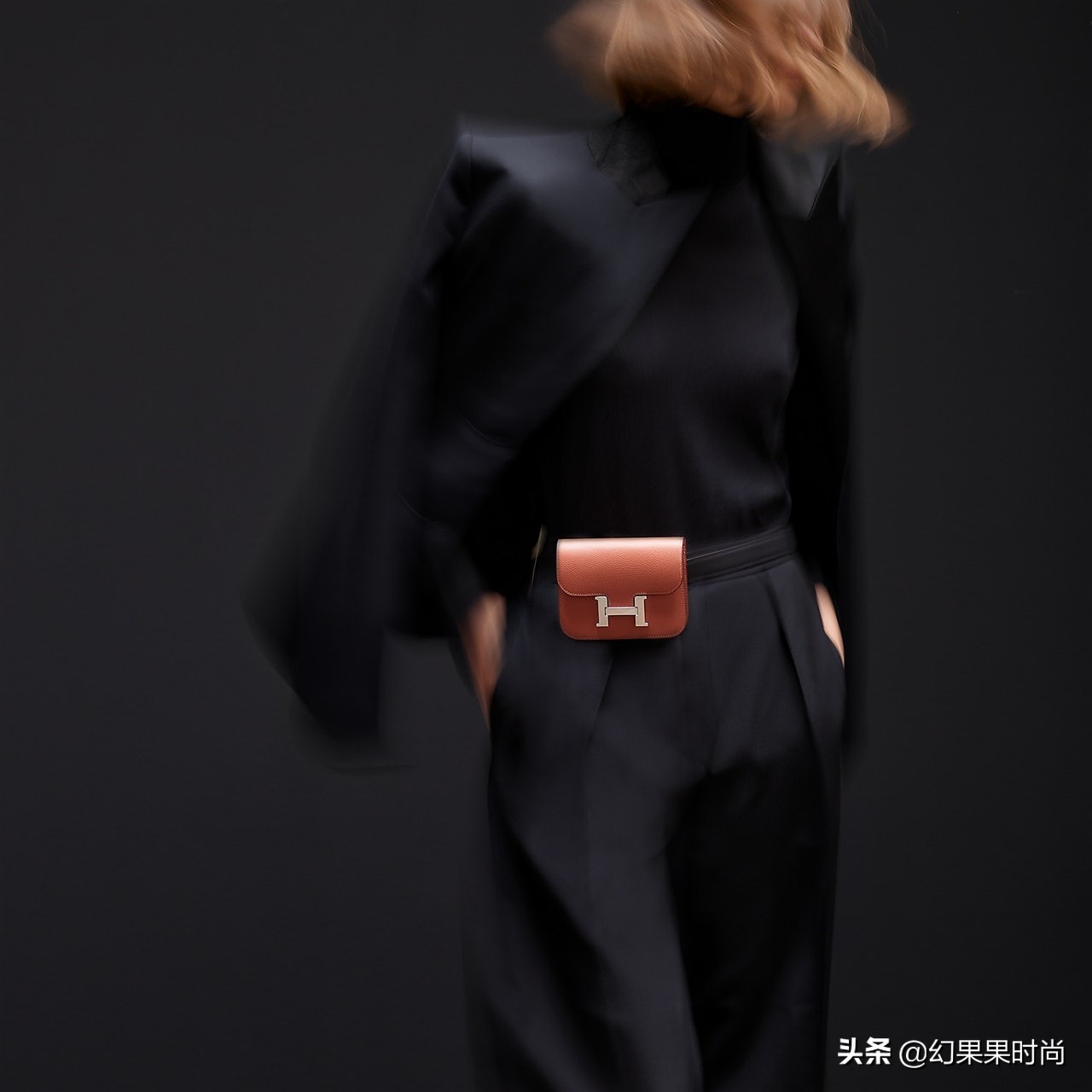 不到六千元，爱马仕推Constance「替代款」一袋三用玩法