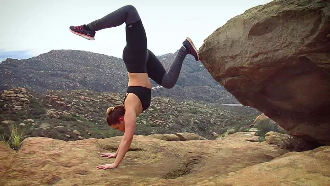 缓解后背僵硬紧张的瑜伽动作,如何缓解身体紧绷瑜伽