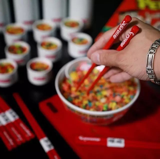 supreme联名车型,supreme联名车多少钱