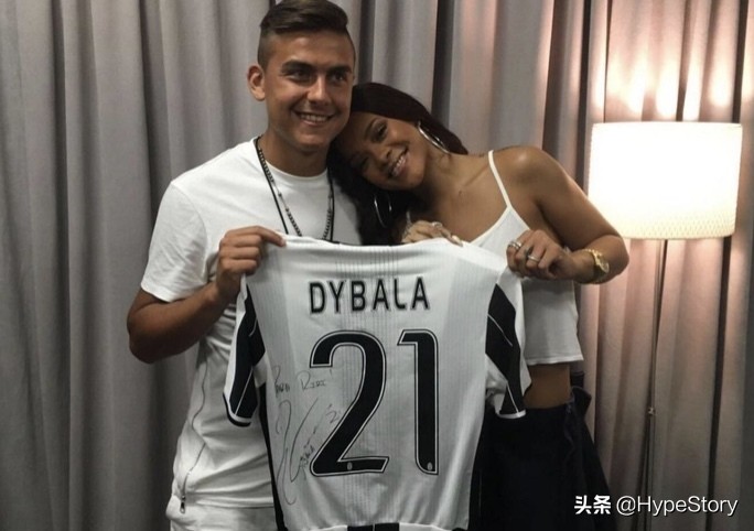 蕾哈娜足球,蕾哈娜在球场