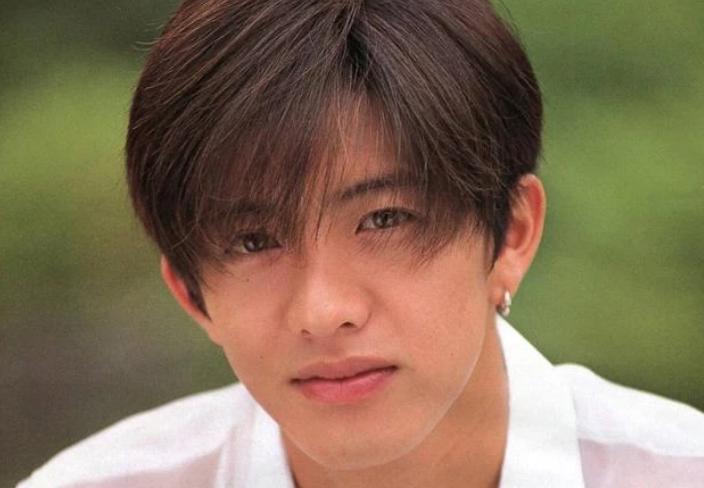 木村拓哉微博晒结婚照,木村拓哉为老婆庆生晒玫瑰花