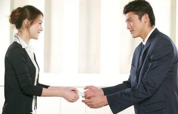 如何正确的递名片,正确递名片