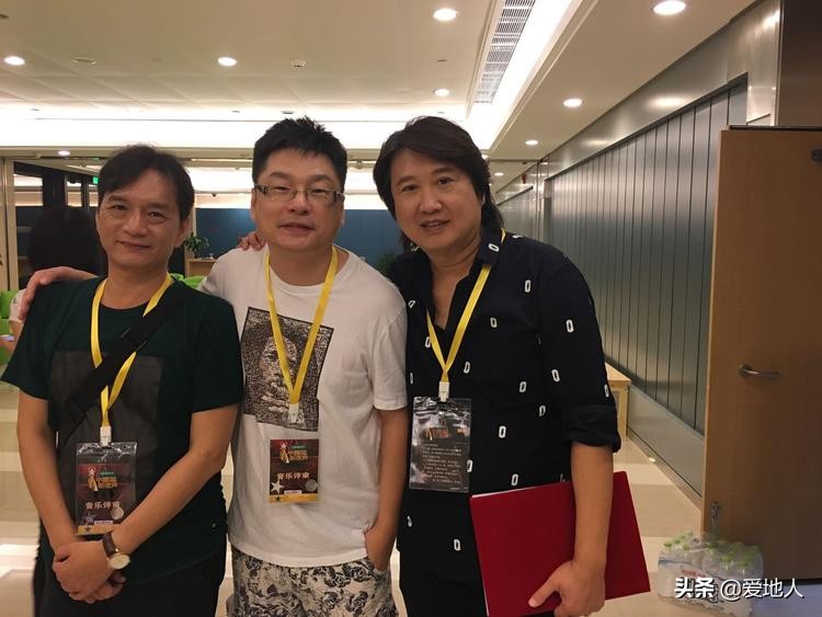 《三个太阳》变成《九个太阳》，《出没》还有一个“快乐”版