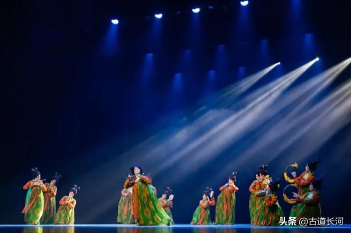 每天多认一个字:龟兹「qiūcí」