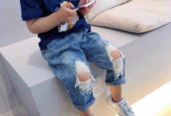 4岁男宝宝尿尿喊疼怎么回事,4岁男童上厕所喊尿疼