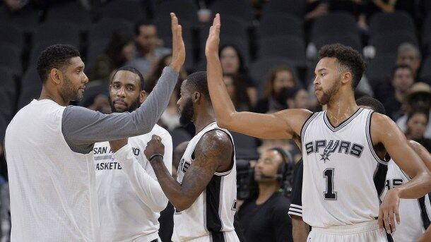 球星送礼物给球迷,球星送礼物给球迷合集