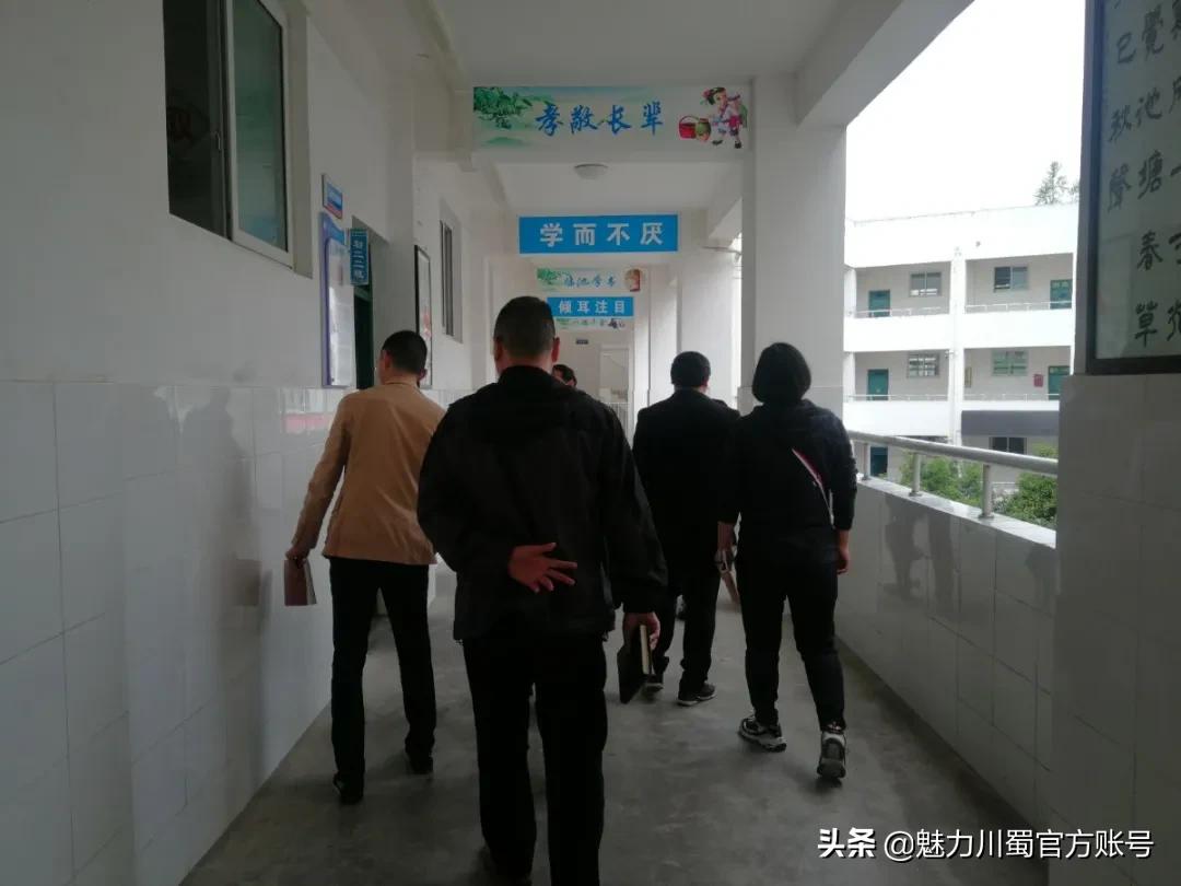 结伴而行共同成就：江油中学与彰明中学开展教育共同体活动