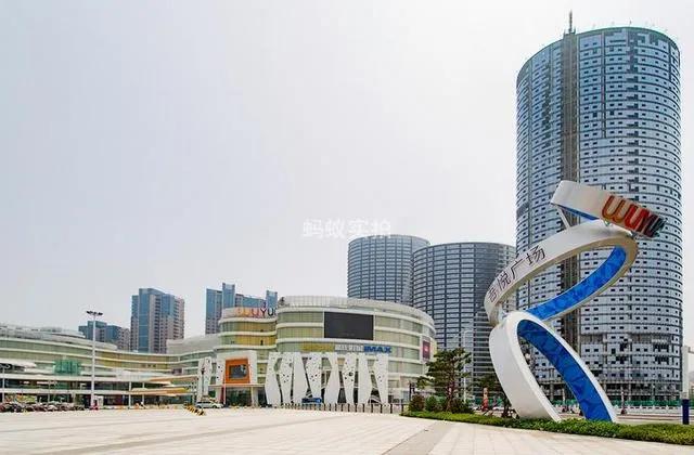 西海岸购物广场哪个好,西海岸广场购物必买