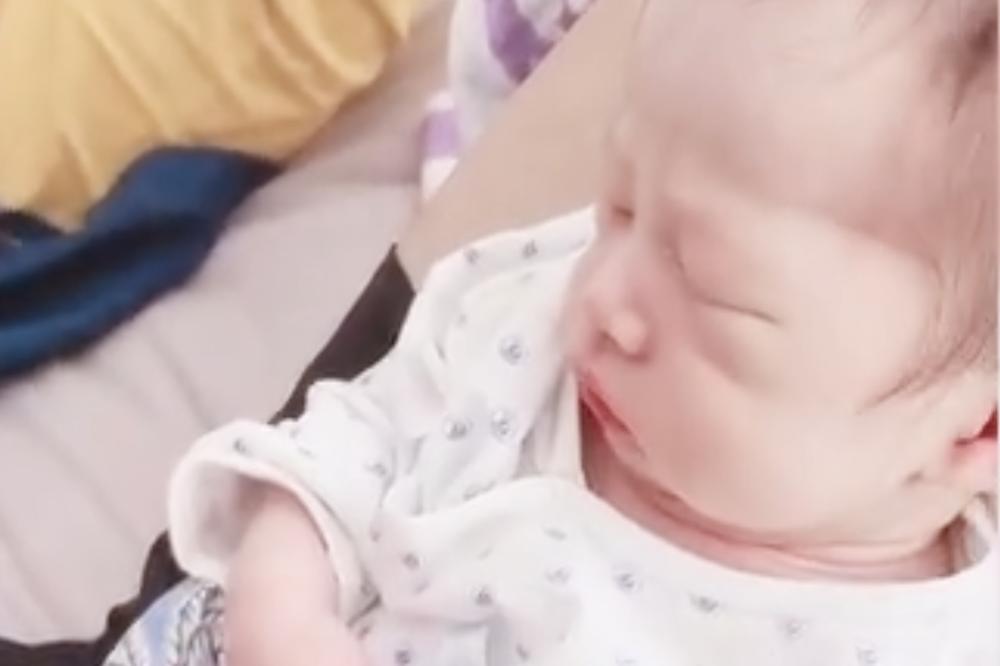 18岁大学生回家发现二胎,大一暑假回家发现妈妈生二胎