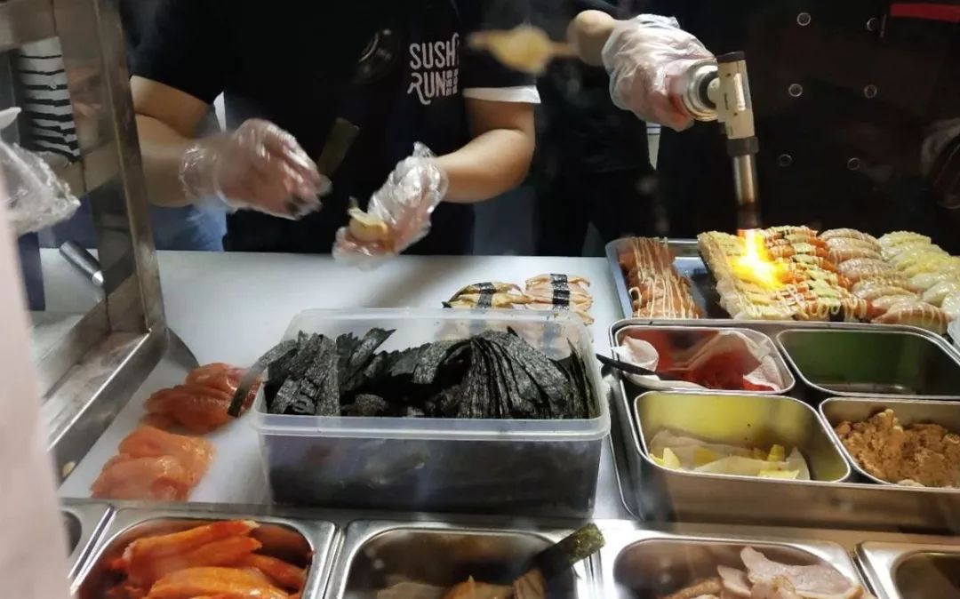 涨价，拒客，日流水却过万，全凭这套“健康的外卖模式”！