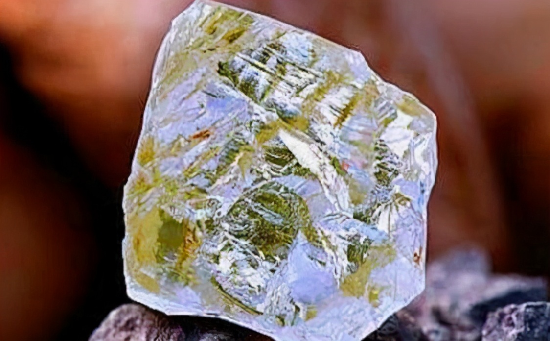 28年前，农妇意外捡到34克钻石，27万卖给国企，为何遭法院传唤？