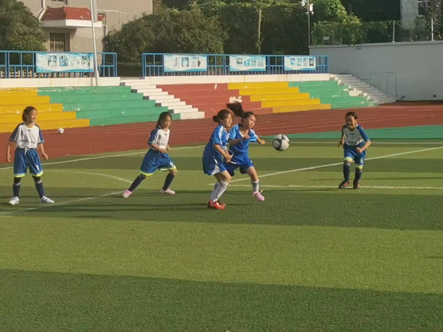 锦屏县小学足球联赛,转动足球