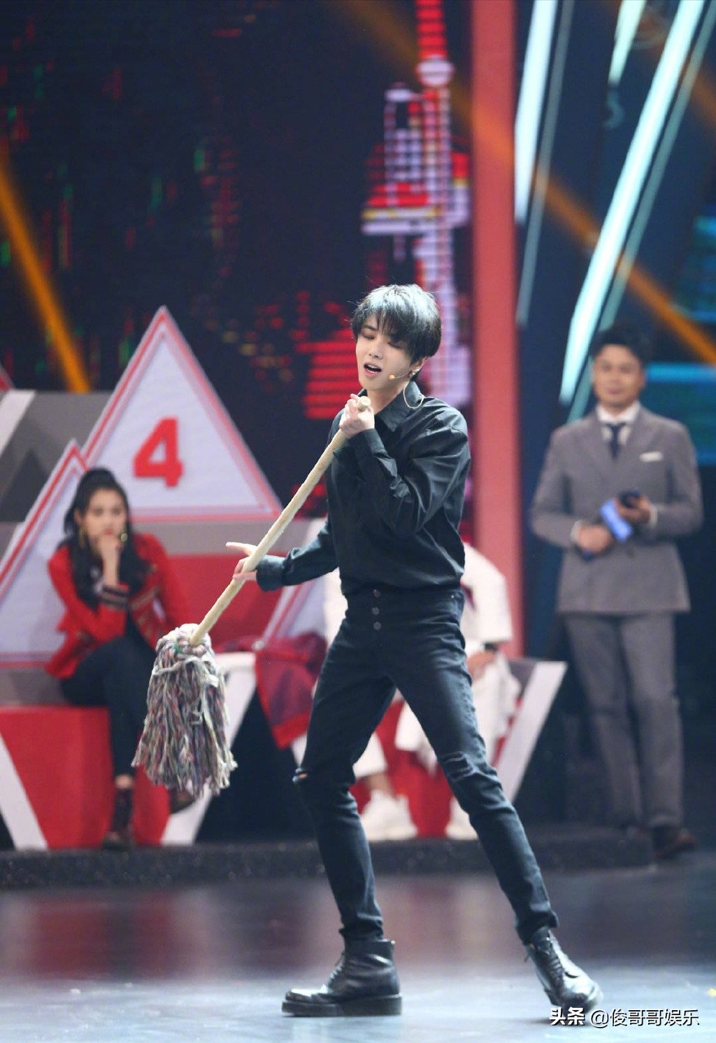 李宁官宣华晨宇为全球代言人,华晨宇代言李宁的是哪个系列