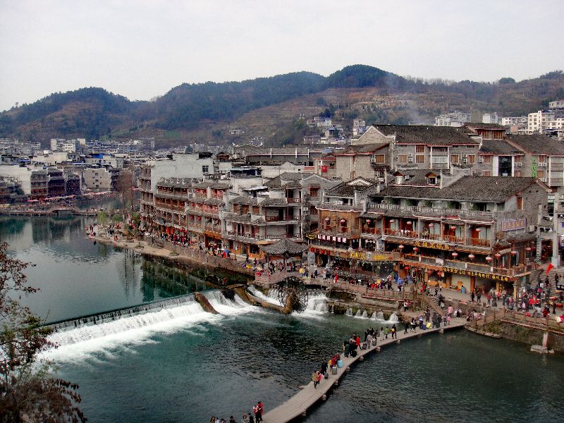 凤凰古城风景优美漂亮,凤凰古城被谁称作是最美的小城