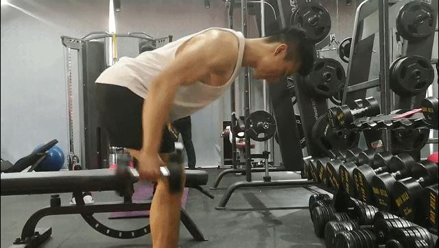 100斤瘦子增肌哑铃训练,哑铃垫高蹲练大腿内侧增肌