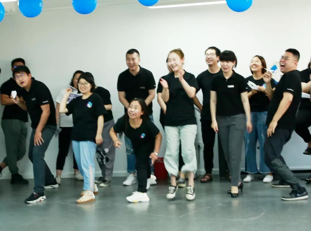 只有越来越强大才能越相信童话,只有越来越强大才能越战越勇