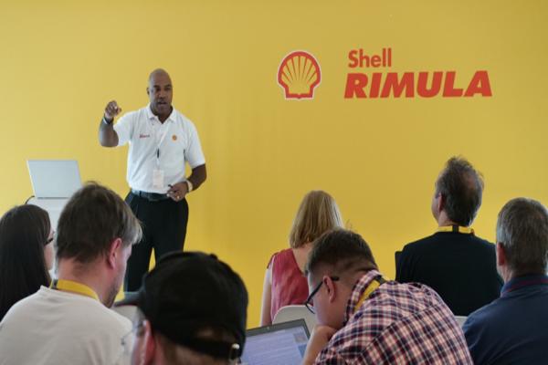 探秘壳牌上海实验室,壳牌劲霸卡车司机