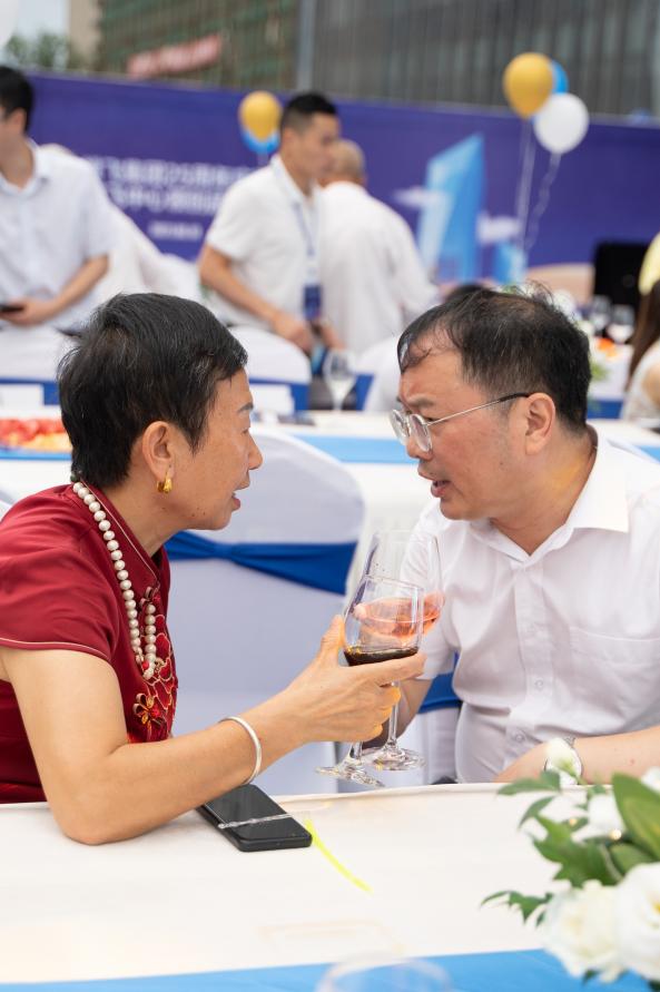 威远雄飞集团,雄飞集团25周年庆