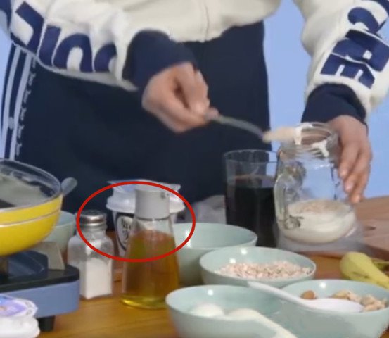 张嘉倪陈紫函,欧阳娜娜喝酸奶